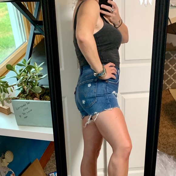 Levi's 501 High Rise Short - Picture 3 of 8